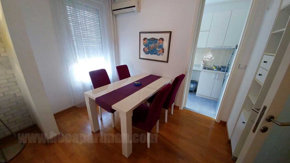 18-trim-apartman-beograd-trpezarija