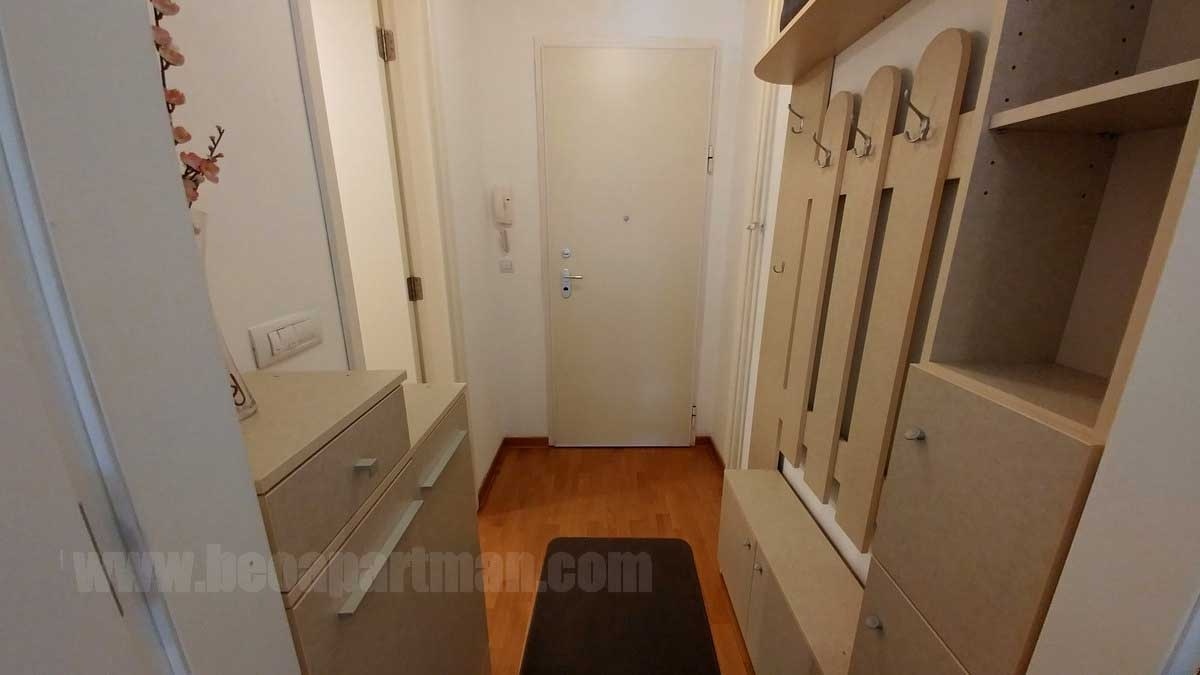 20-trim-apartman-beograd-hodnik